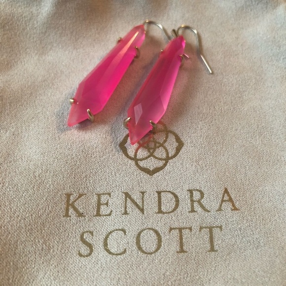 Kendra Scott Grey earrings in Pink Agate - Picture 3 of 3